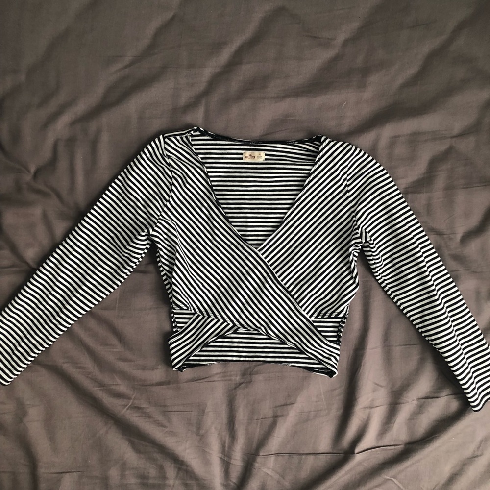 cut out v neck crop top